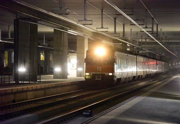 Un tren de Rodalies en una estació. Barcelona (Espanya), 8 de desembre del 2020. 