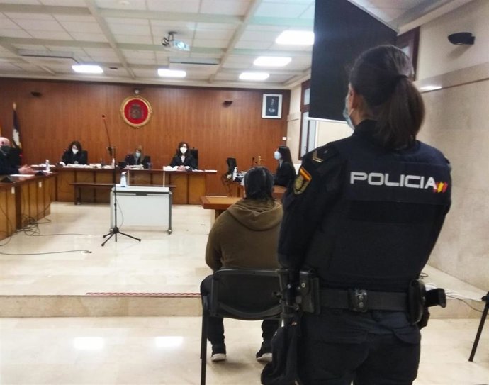 El acusado durante el juicio.