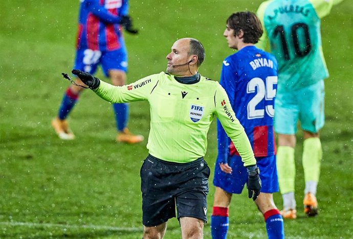 El árbitro valenciano Antonio Mateu Lahoz