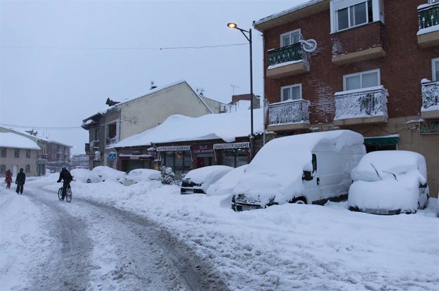 El municipio madrileño de Cerceda, tras la gran nevada, en Cerceda Madrid (España).