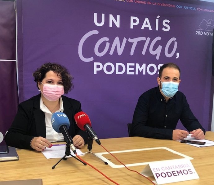 La secretaria de Organización de Podemos Cantabria, Mercedes González, y el coordinador autonómico, Luis del Piñal