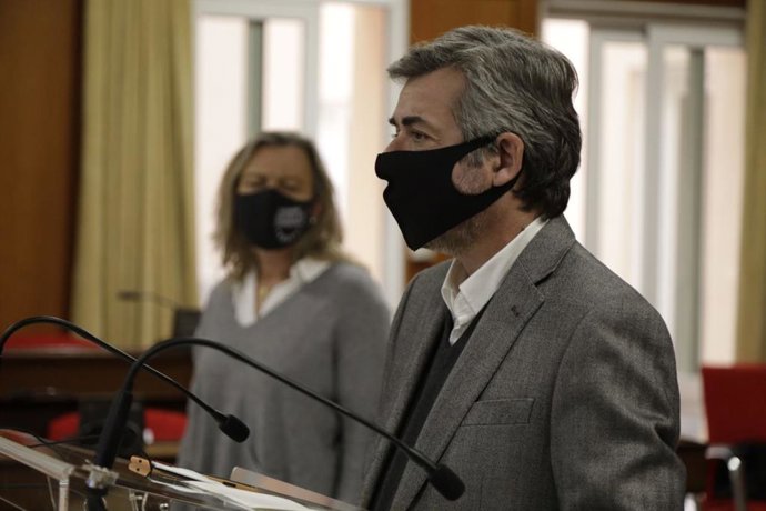 Miguel Ángel Torrico con Isabel Albás.