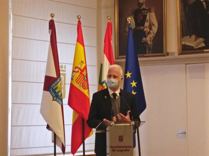 El alcalde de Logroño, Pablo Hermoso de Mendoza, comparece ante los medios de comunicación