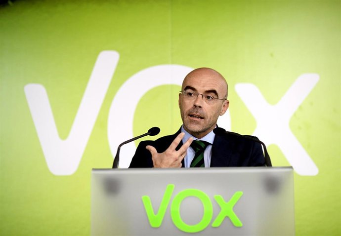 El eurodiputado y portavoz del Comité de Acción Política de Vox, Jorge Buxadé, en rueda de prensa