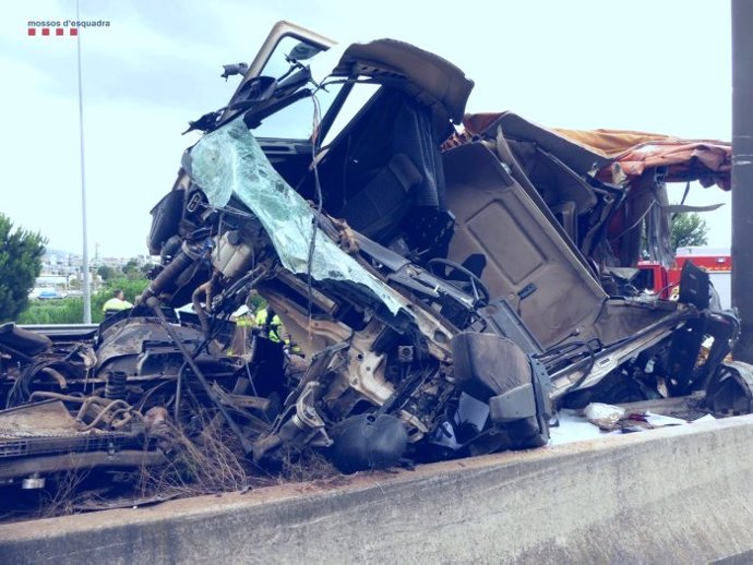 Camión accidentado en Salou (Tarragona)