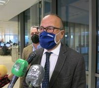 El consejero de Educación subraya que suspender las clases es una medida "extraordinaria" de "prevención" y "seguridad"