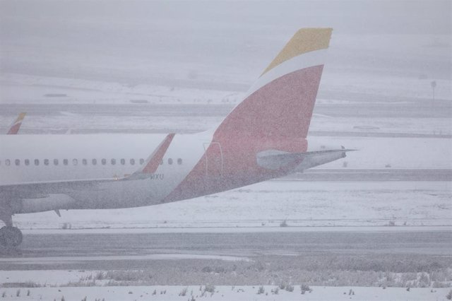 Cancelados Los Vuelos De La Mañana Entre Santander Y Madrid