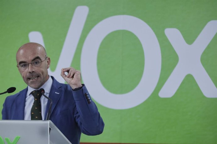 El eurodiputado de Vox Jorge Buxadé, ofrece un rueda de prensa tras la reunión del Comité de Acción Política del partido, en Madrid (España), a 7 de septiembre de 2020.