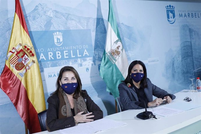 Las concejalas de Derechos Sociales de Marbella (Málaga), Isabel Cintado, y de Políticas Sociales de San Pedro Alcántara, Begoña Rueda,