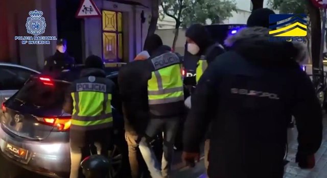 Momento de la detención de los tres yihadistas en una operación de la Policía en Barcelona