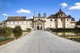 Imagen de la sede de la UNIA, el Monasterio de Santa María de las Cuevas en la isla de La Cartuja.