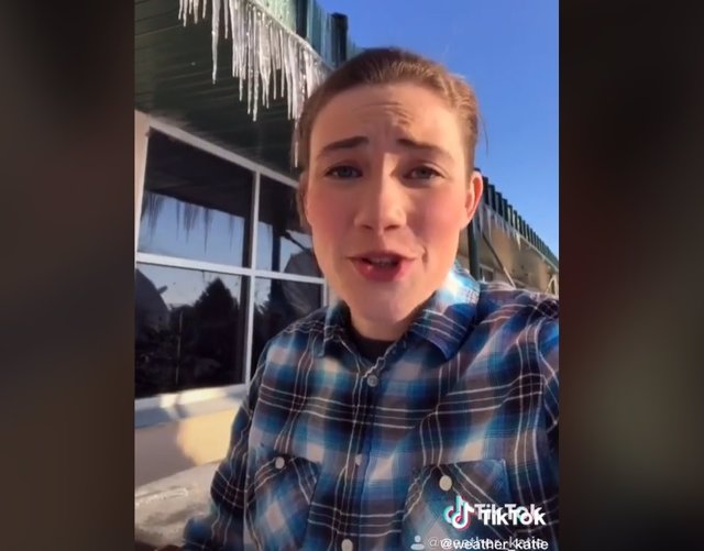 Una meteoróloga explica por qué es una mala idea comer carámbanos de hielo en un vídeo viral de TikTok