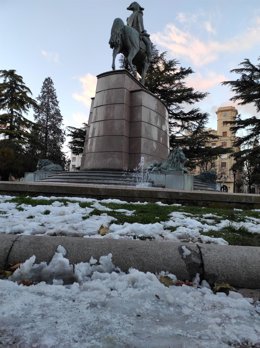 Hielo en el Espolón de Logroño