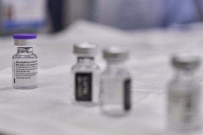Dosis de la vacuna contra el coronavirus en el Hospital Gregorio Marañón de Madrid (España), a 11 de enero de 2021.