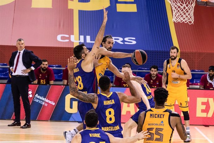Alexey Shved of BC Khimki Moscow Region in action during the Turkish Airlines EuroLeague match between Fc Barcelona and BC Khimki Moscow Region at Palau Blaugrana on December 16, 2020 in Barcelona, Spain.