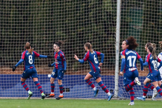 Esther Gonzalez,of Levante UD celebrates a goal whit teammates during the Spanish League, Primera Iberdrola women football match played between Levante UD Vs Granadilla Tenerife at Ciudad de Levante Stadium on Januari 09, 2021, in Valencia, Spain.