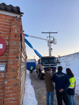 Naturgy trabaja esta tarde para desconectar puntos sospechosos de sobrecarga en Cañada Real
