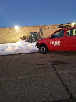 Imágenes de la retirada de nieve en la pisión de Daroca (Zaragoza) con ayuda de la UME