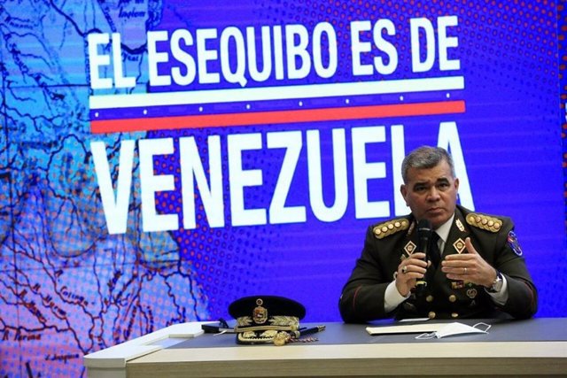 El ministro de Defensa de Venezuela, Vladimir Padrino, durante una rueda de prensa sobre Esequibo, territorio en disputa con Guyana