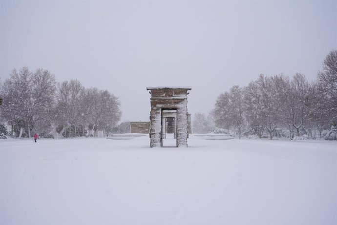 El Templo de Debod cubierto de nieve como resultado de la borrasca Filomena