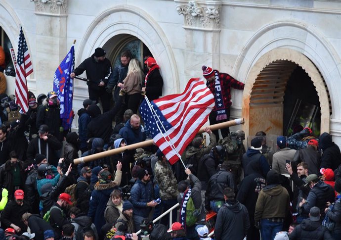 06 January 2021, US, Washington: Supporters of US President Donald Trump storm the USCapitol building where lawmakers were due to certify president-elect Joe Biden's win in the November election. Photo: Essdras M. Suarez/ZUMA Wire/dpa