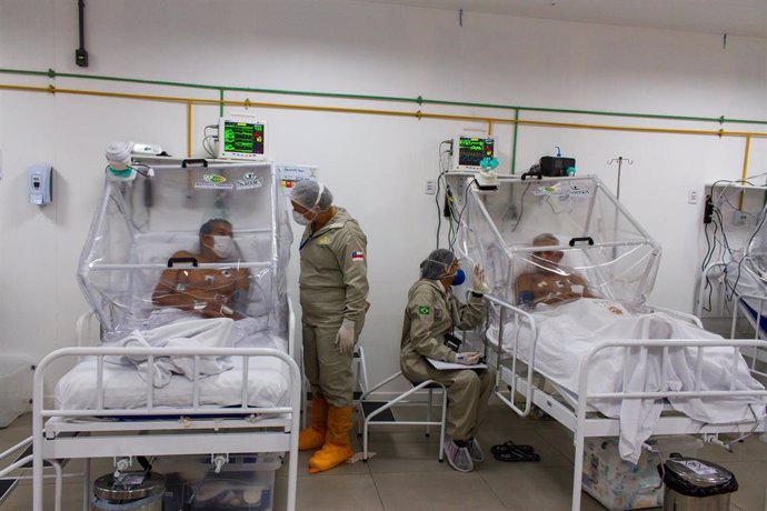 Pacientes con coronavirus ingresados en el Hospital Municipial Gilberto Novaes, en Manaos, la capital de Amazonas.