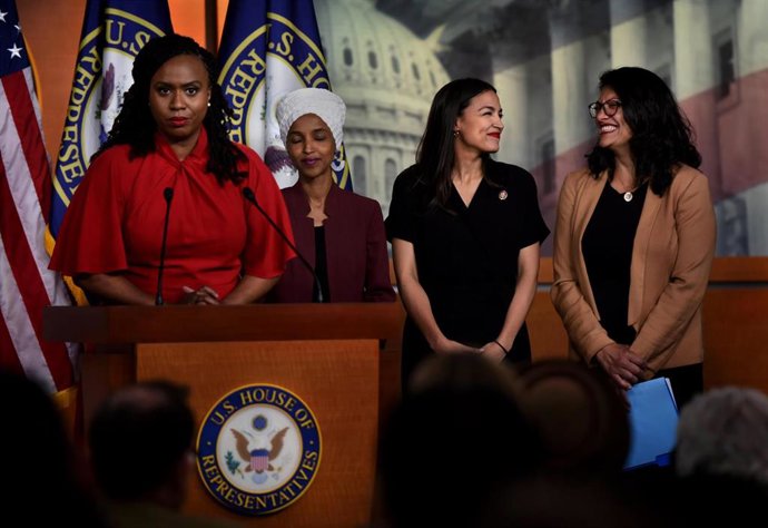 La representantes demócratas Ayanna Pressley, Ilhan Omar, Alexandria Ocasio-Corte, y Rashida Tlaib.