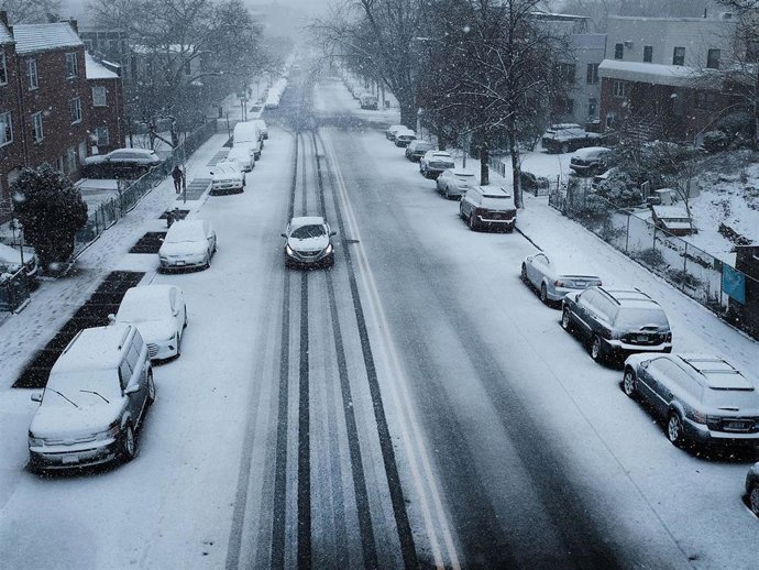 Conducir con nieve o hielo es peligroso y debemos evitarlo en la medida de lo posible o, si no queda más remedio, hacerlo con muchísima precaución