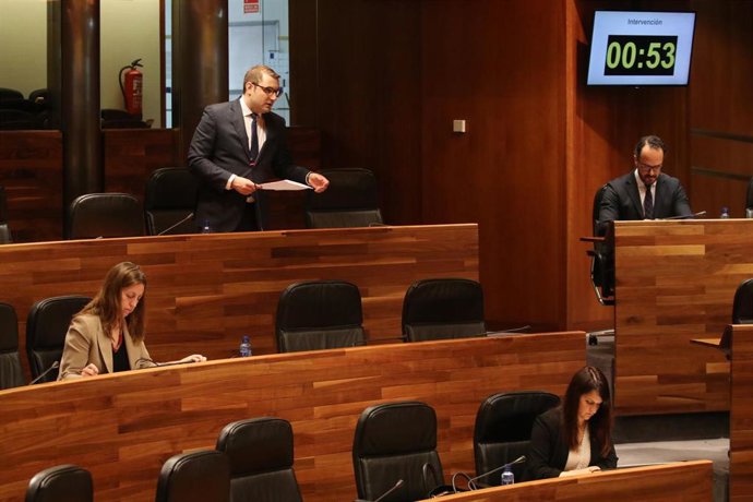 Intervención del portavoz de Foro, Adrián Pumares, durnate el pleno semipresencial de la Junta General del Principado de Asturias en el que se aprobó una PNL de apoyo al sector agroalimentario planteada por su partido.