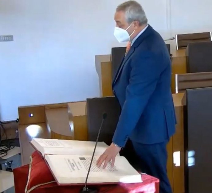 El presidente de la Diputación de Cáceres, Carlos Carlos, promete su cargo este martes en un Pleno extraordinario