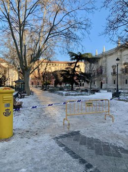Placas de hielo en la plaza de Santa Cruz.
