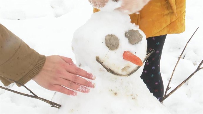 El temporal 'Filomena' deja una copiosa nevada en el interior de Alicante