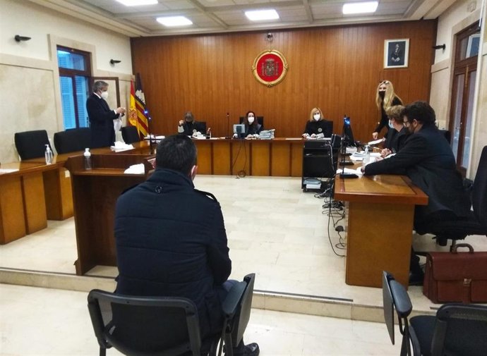 El acusado, durante el juicio celebrado este martes en la Audiencia Provincial.