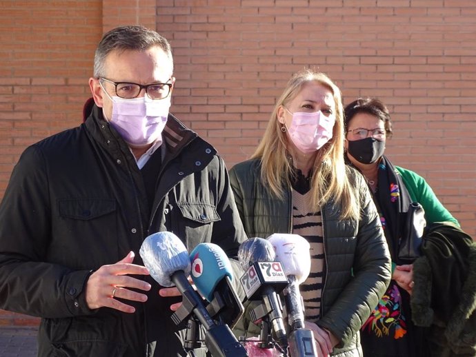 Diego Conesa, durante la rueda de prensa ofrecida en Alhama de Murcia