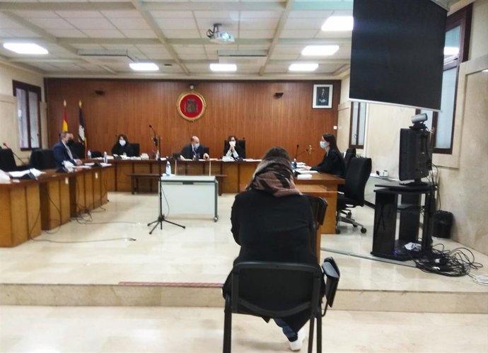 La acusada, durante el juicio celebrado este martes en la Audiencia Provincial.