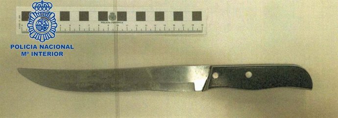 Arma blanca con la que atacó el detenido en Cáceres