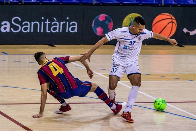 El jugador Thalles del O Parrulo Ferrol en el partido contra el FC Barcelona en el Palau Blaugrana.