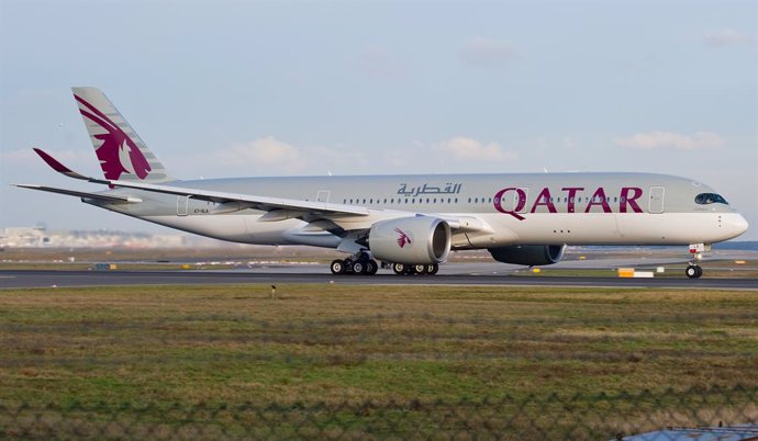 Un avión de Qatar Airways en el aeropuerto de Fráncfort, Alemania