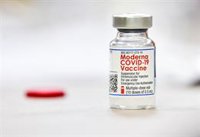 Llegan a España las primeras 35.700 dosis de la vacuna de Moderna