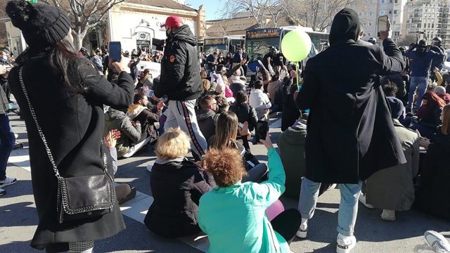 Asistentes a la manifestación no autorizada contra las medidas restrictivas para hacer frente al covid