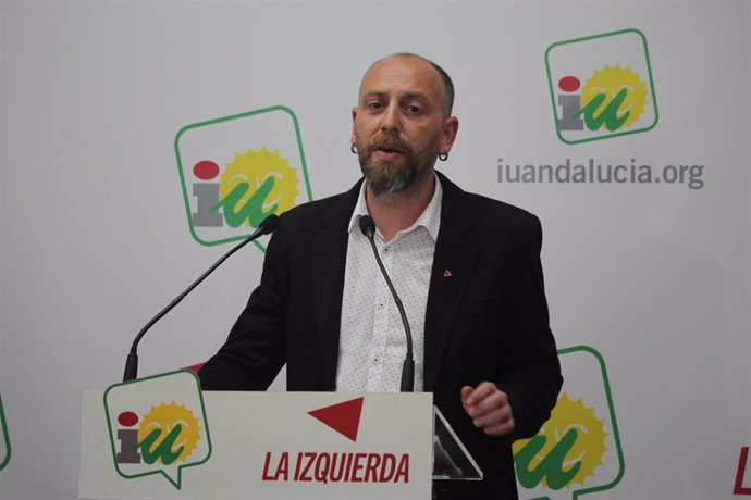 El portavoz de la Dirección Colegiada de IU Andalucía, Ernesto Alba.