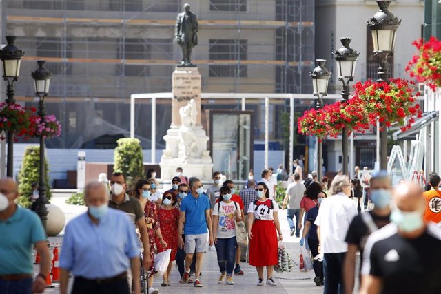 Ambiente en Málaga con personas con mascarillas