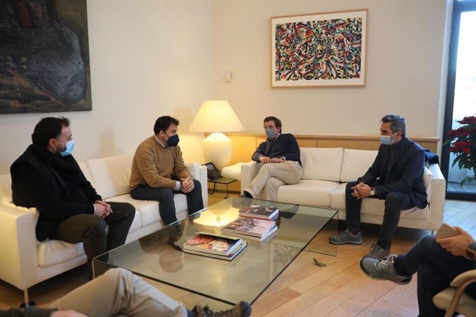 Reunión entre el Ayuntamiento de Madrid y el de Rivas Vaciamadrid para atajar los  realojos de la Cañada Real Galiana