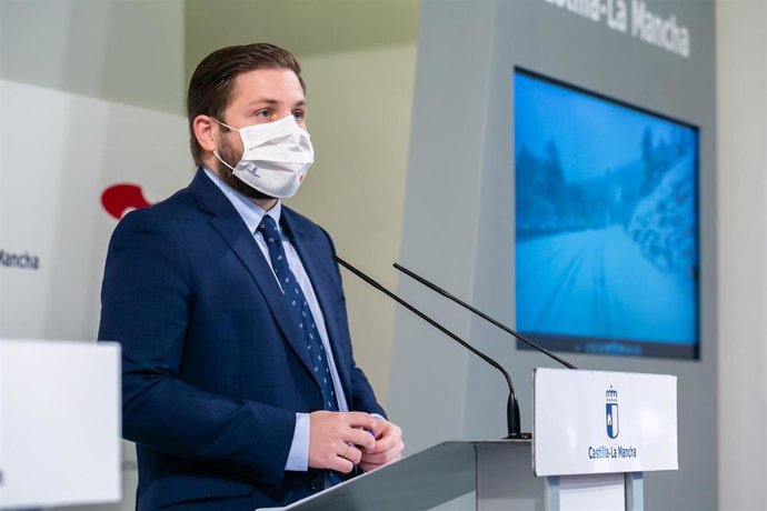 El consejero de Desarrollo Sostenible, José Luis Escudero, y el consejero de Fomento, Nacho Hernando, comparecen en rueda de prensa, en el Palacio de Fuensalida para informar sobre asuntos relacionados con sus departamentos.