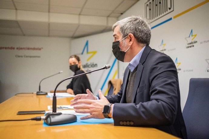 El secretario general de CC, Fernando Clavijo, y la portavoz, María Fernández