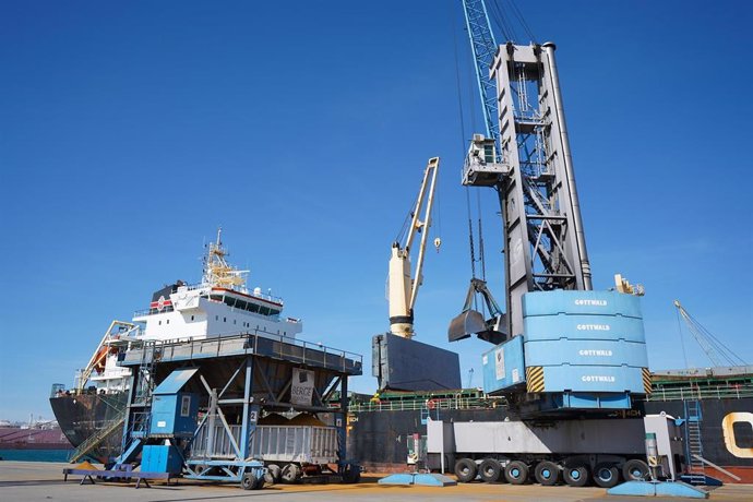 Agro.- El SEA del Port de Tarragona registra 130 cargas y más de 1.740 toneladas el primer día