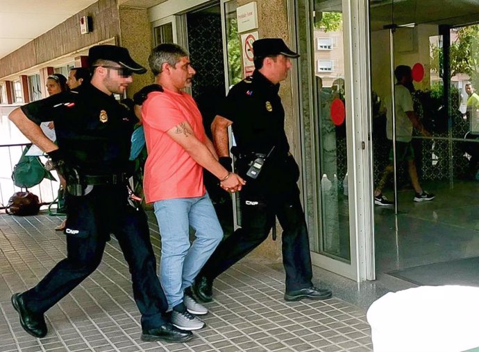Imagen de archivo de Bernardo Montoya, el encausado por el crimen de de Laura Luelmo, llega al hospital Virgen del Rocío de Sevilla, para realizar una prueba.