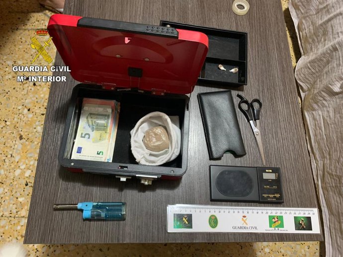Heroína y dinero incautado a la detenida en Firgas