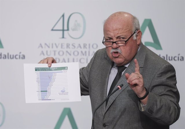 El consejero de Salud y Familias, Jesús Aguirre; durante su intervención en rueda de prensa posterior a la reunión del Consejo de Gobierno de la Junta de Andalucía. En el Palacio de San Telmo, Sevilla (Andalucía, España), a 12 de enero de 2021.