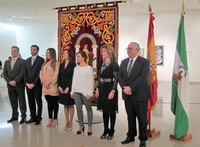La delegada de la Junta en Jaén, Maribel Lozano (c), con los delegados territoriales/Archivo